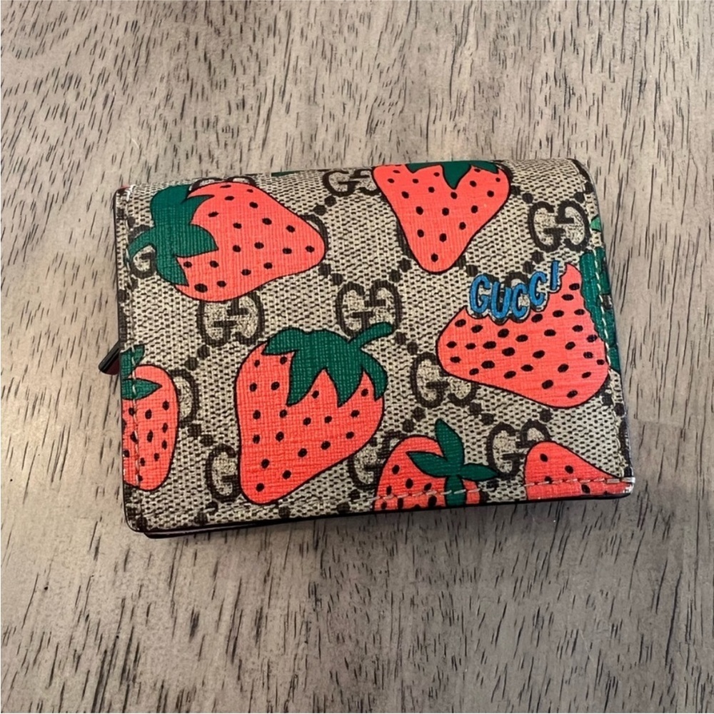 Gucci compact wallet​​